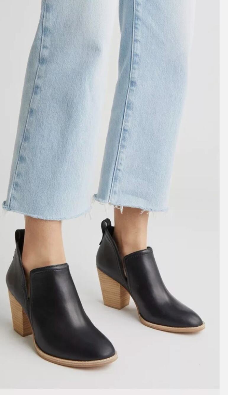 Jeffrey Campbell sz 8.5 black booties pull on leather solid chunky boho